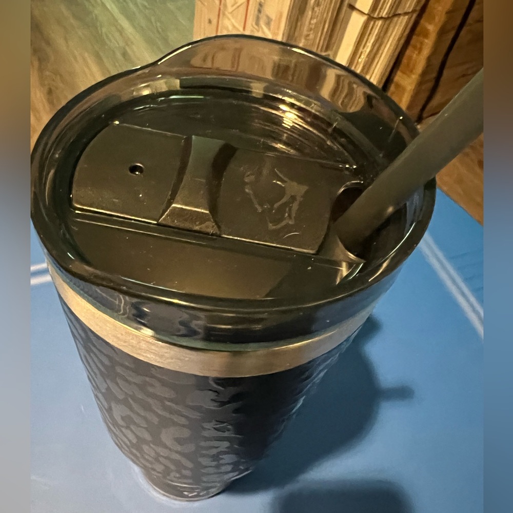 SOLD!!💥💥 HARD TO FIND💥💥 Yukon Fit Forty Leopard Print Tumbler with Straw - Picture 6 of 8